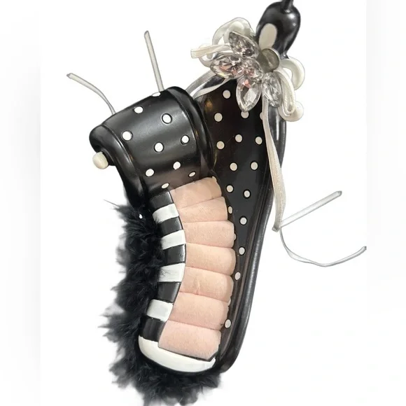 Ring Display Sofa Shaped Finger Rings Holder & necklace& bracelet holder.
0131 - Picture 8 of 8